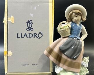Lladro Sweet Scent Figurine 5221
