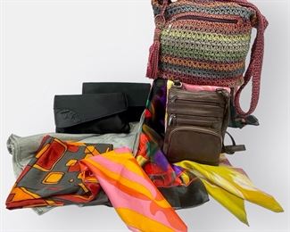 THE SAK HANDBAG LOT WITH CROCHETED MULTICOLORED THE SAK SHOULDER BAG AND 3 SMALL PURSES 5 ASSORTED SCARVES.
