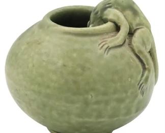 455 Salamander On Small Pot