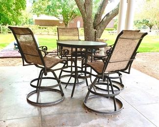 outdoor table/chairs