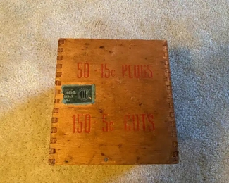 Red Coon Tobacco Crate