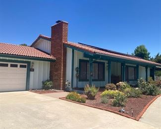  This is the house that the sale of Joanne's Treasures is at.