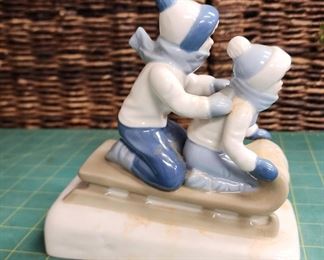 IR9038 Paul Sebastian Porcelana de Cuernavac Figurine of Children on a Sleigh