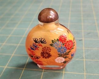 IR9068 Vintage Inside Reverse Painted Floral Round Chinese Snuff Bottle