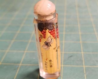 IR9074 Vintage Chinese Hand painted Glass Snuff Bottle w Floral Designs w Bees