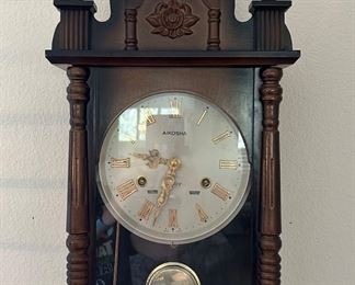 STUNNING AIKOSHA 30 DAY CLOCK W/KEY