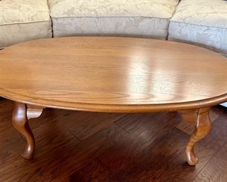 QUEEN ANNE STYLE OVAL OAK COFFEE TABLE