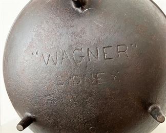 Antique Wagner Sidney no. 8 Cast Iron 3 Leg Bulge Kettle Cauldron