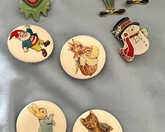 Small sample of Jewelry and various collectible Pinsbacks and Brooches