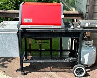 Weber Propane Gas Grill with Side Burner and Work Surface in very good condition