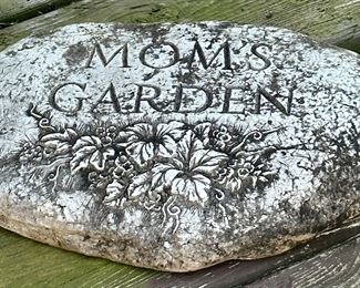 "Mom's Garden" Stone