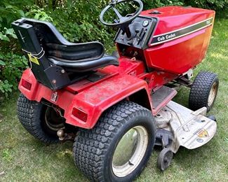 Cub Cadet 782 Tractor/Riding Mower in Working Condition.