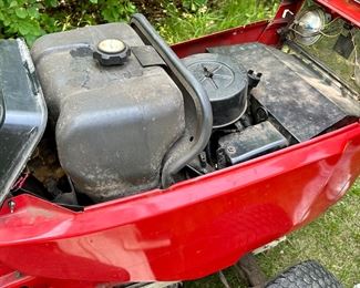 Cub Cadet 782 Tractor/Riding Mower in Working Condition.