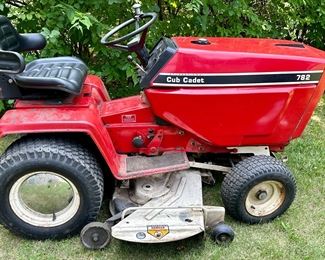 Cub Cadet 782 Tractor/Riding Mower in Working Condition.