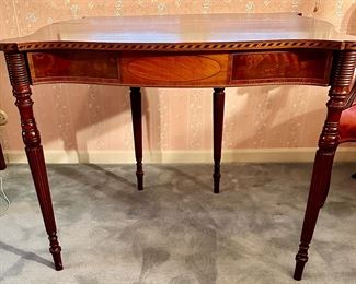 19th Century Game Table in Mahogany with gate legs and fine inlay marquetry 