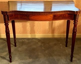 19th Century Game Table in Mahogany with gate legs and fine inlay marquetry 