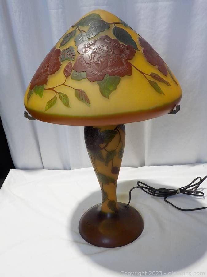 Spectacular Art Nouveau d Argental Cameo Glass Table Lamp from Early 20th Century