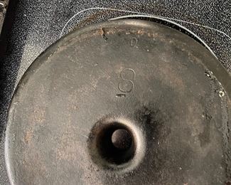 No. 8 hollow middle bread pan