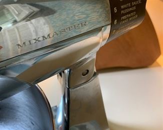 Sweet and sour like a tangerine
Fresh like a box of Krispy Kremes
Kenny Rogers' Gambler is my gambling theme
Mix Master Mike with the scratch routine. -Beastie Boys