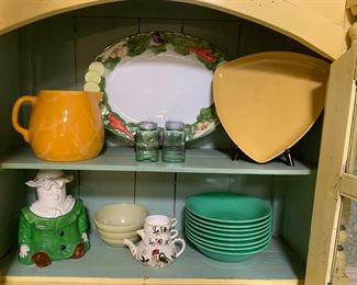 I love those green bowls. When I was young I loved bowls of green.