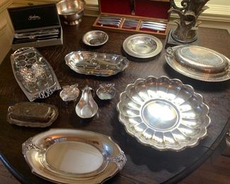 Fine table accoutrements. 