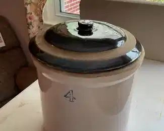 No. 4 Stoneware Crock with Lid