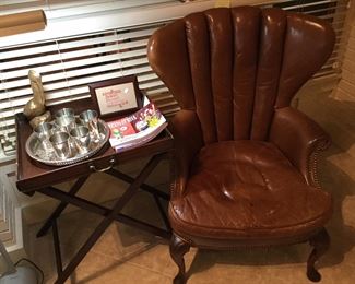 VINTAGE LEATHER WINGBACK CHAIR AND ANTIQUE BUTLER'S TRAY ON CROSS STAND
