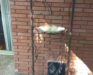 WONDERFUL WROUGHT IRON BIRD FEEDER
