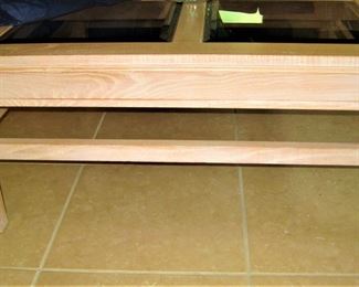 WOOD/GLASS COFFEE TABLE