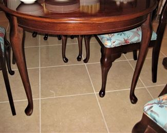 DINNG TABLE W/2 INSERTS