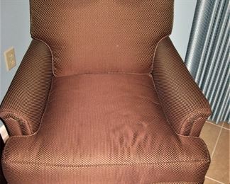 CHAIR W/OTTOMAN