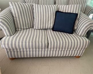 2-cushion loveseat (ivory and navy)