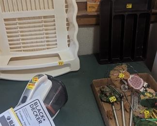 Kitchen misc.
Dust buster, wind chimes 