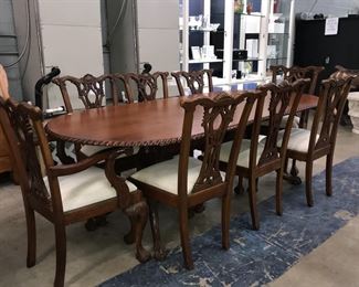 Dining room Table with 8 chairs Orlando Auction