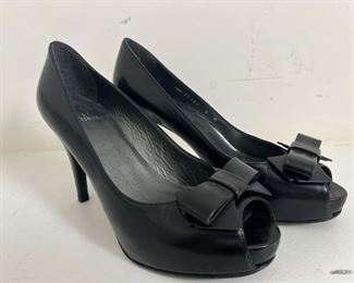 Women's Stuart Weitzman Black Leather Open Toe Pumps with Bow on Front Size 6-1/2