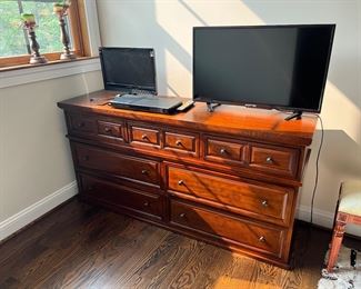 Pier 1 Ashworth 7 Drawer Dresser