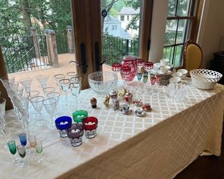 Collection of Glasses, Tea Cups, Dishes & Kitchen Ware