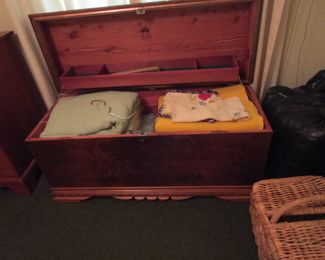 Beautiful chest, tons of wool vintage blankets