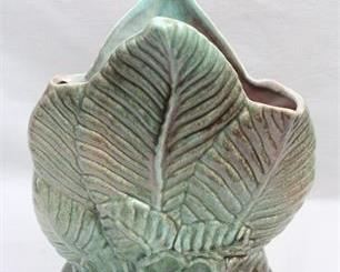 Lot 047   1 Bid(s)
Large Hand Blown Glass Swirled Flower Vase