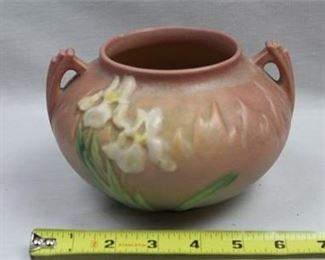 Lot 058   7 Bid(s)
Roseville Iris 1939 Vintage Art Deco Pottery Pink Ceramic Planter 357-4"