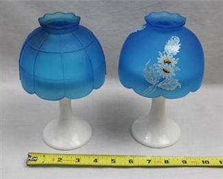 Lot 110   4 Bid(s)
Vintage Westmoreland Blue Mist Fairy Lamps, One Hand Painted Dailsy