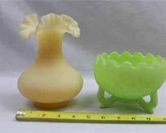 Lot 143   5 Bid(s)
Fenton Satin Custard Ruffled Vase and Fenton Lime Custard Uranium Glass Rose Bow