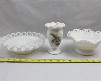 Lot 164   1 Bid(s)
Hand-Painted Westmoreland Vase and LE Smith Milk Glass