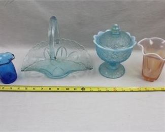 Lot 186   2 Bid(s)
Fenton Princess House Ice Blue Bridal Basket, Fenton Opalescent Blue Daisy & But