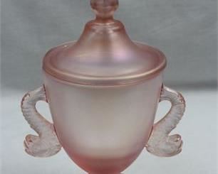Lot 209   13 Bid(s)
Fenton Velva Rose Stretch Glass Candy Dish