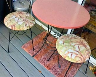 Outdoor Bistro Table with Tropical Style Chairs
