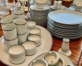 Fukagawa Arita Japanese Porcelain Dinnerware Set
