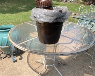 Pots and outdoor furniture 