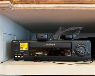 Sony FM Stereo/FM-AM Receiver STR-DE415