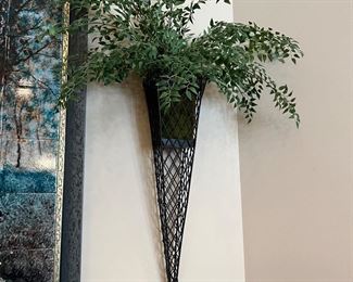 Wrought Iron Wall Planter (pr)